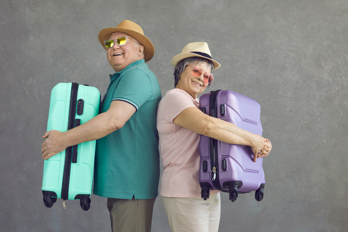 Idoso paga passagem de avião? Entenda o direito à gratuidade