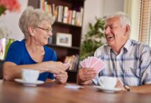 Conheça os cuidados essenciais para proporcionar conforto e tranquilidade ao idoso em seu lar!
