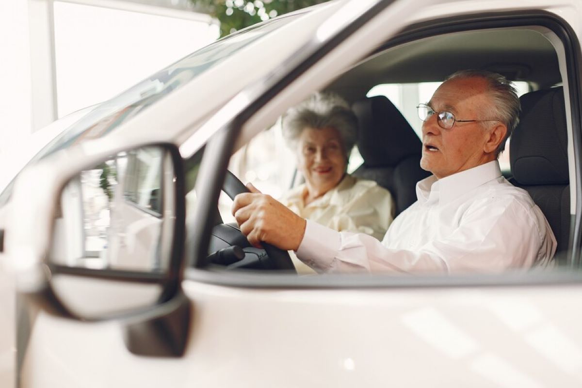 Benefícios para Motoristas de 50 a 70 Anos. Imagem: Freepik