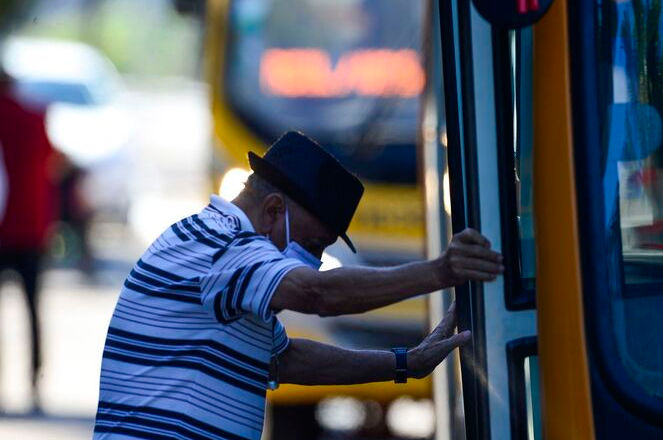 Você já conhece a Nova Carteira do Idoso? Transporte gratuito e mais benefícios