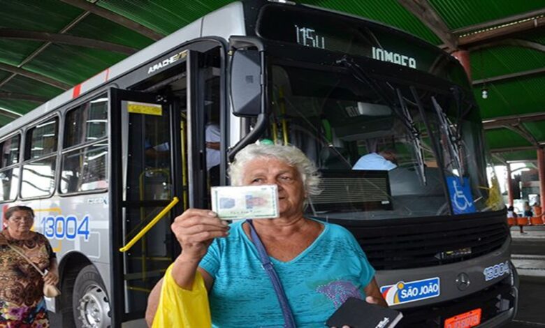 Benefício inédito: idosos de 60+ terão transporte público gratuito com novo benefício do INSS