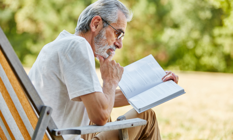 Leitura para idosos: 7 benefícios que os livros trazem na melhor idade