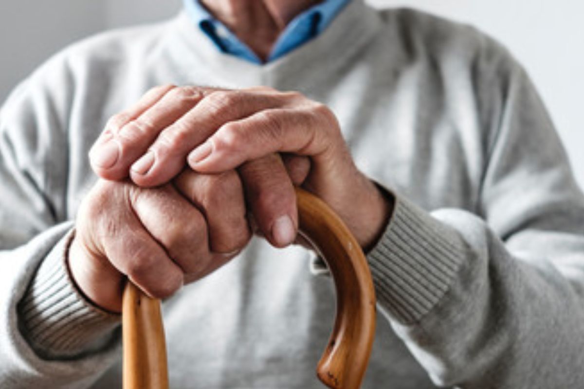 Brasileiros com 60+ Podem Desbloquear Carteira Cheia de Benefícios