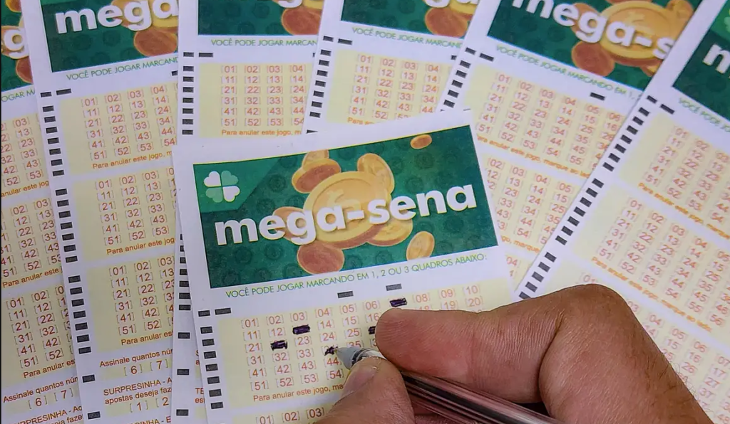 Mega-Sena: saiba quanto rende o prêmio de R$ 16 milhões mensais na poupança!