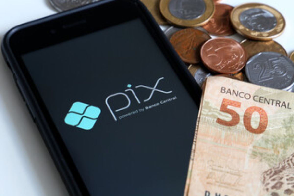 NÃO CAIA NESSA! Golpistas Estão Usando PIX para Limpar Suas Contas