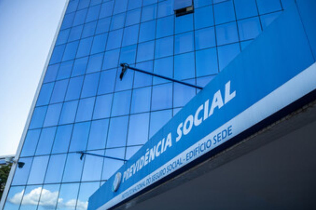 URGENTE: INSS Implementa Pente-Fino em Idosos e Bloqueios de Benefícios Começam Agora!