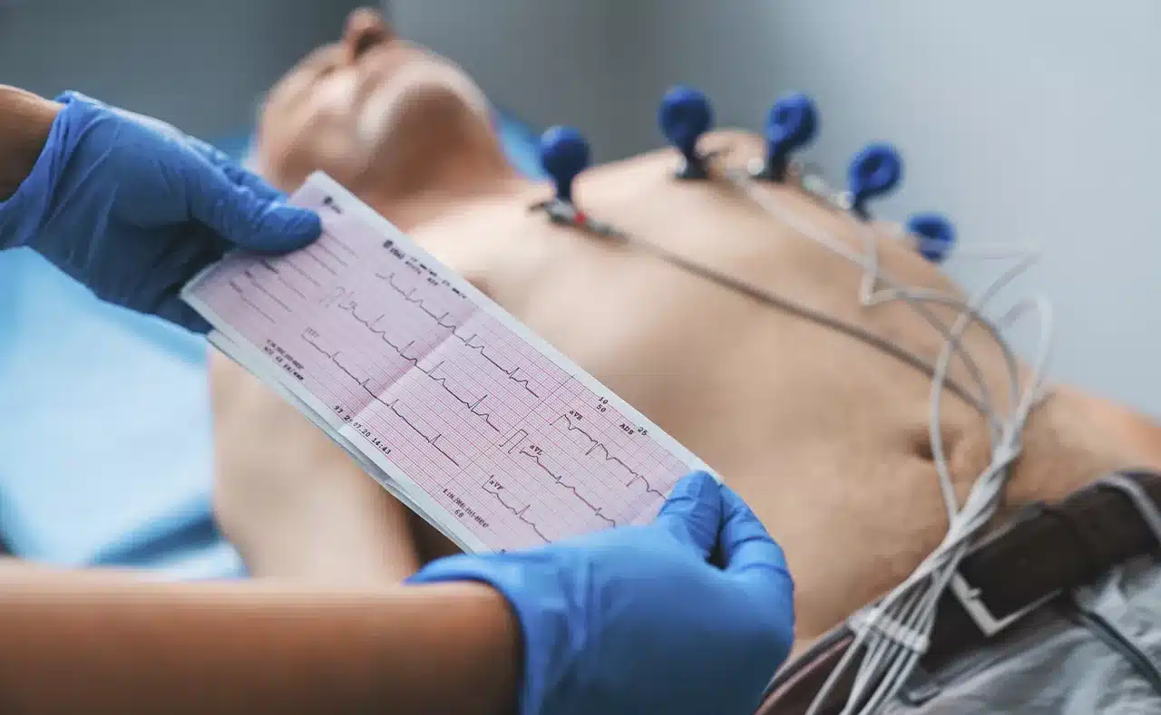 Complete facilita o monitoramento cardíaco e da pressão arterial em casa. Imagem: Consultare