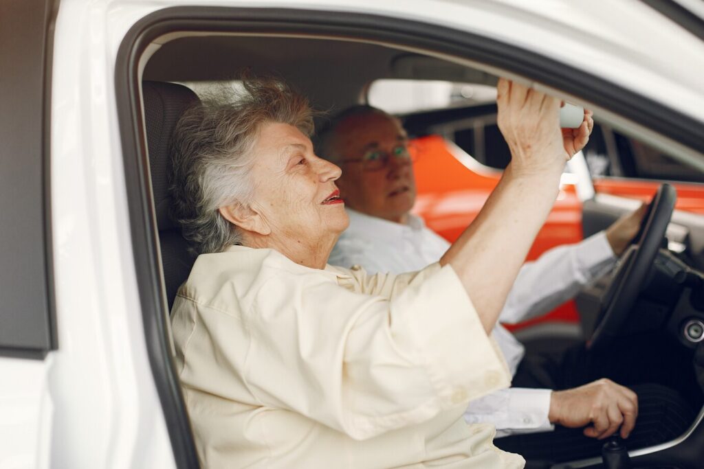 Conheça os 3 carros populares que os idosos recomendam para viver a melhor fase da vida com conforto e segurança!