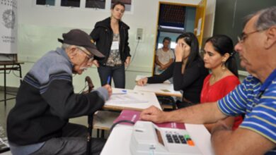 70 anos e ainda indeciso sobre ir votar em 2024? Descubra a importância do seu voto