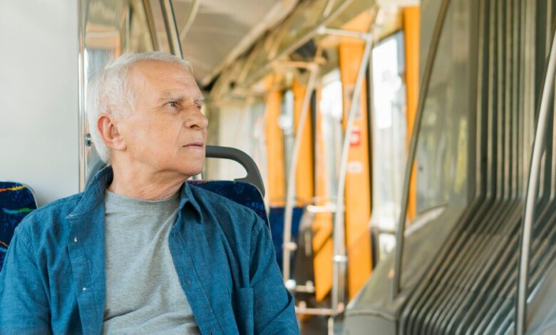 Transporte público gratuito para maiores de 60 anos é garantido por nova lei.