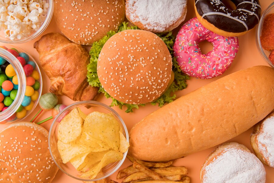 Nutricionista revela: 5 alimentos que você deve cortar da dieta para sempre.
