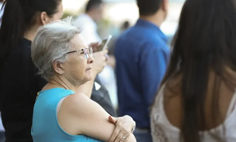 Adotar Um Corte de Cabelo Curto Após os 70 Anos Pode Ser Uma Experiência Libertadora e Rejuvenescedora. Imagem: Agência Brasil.