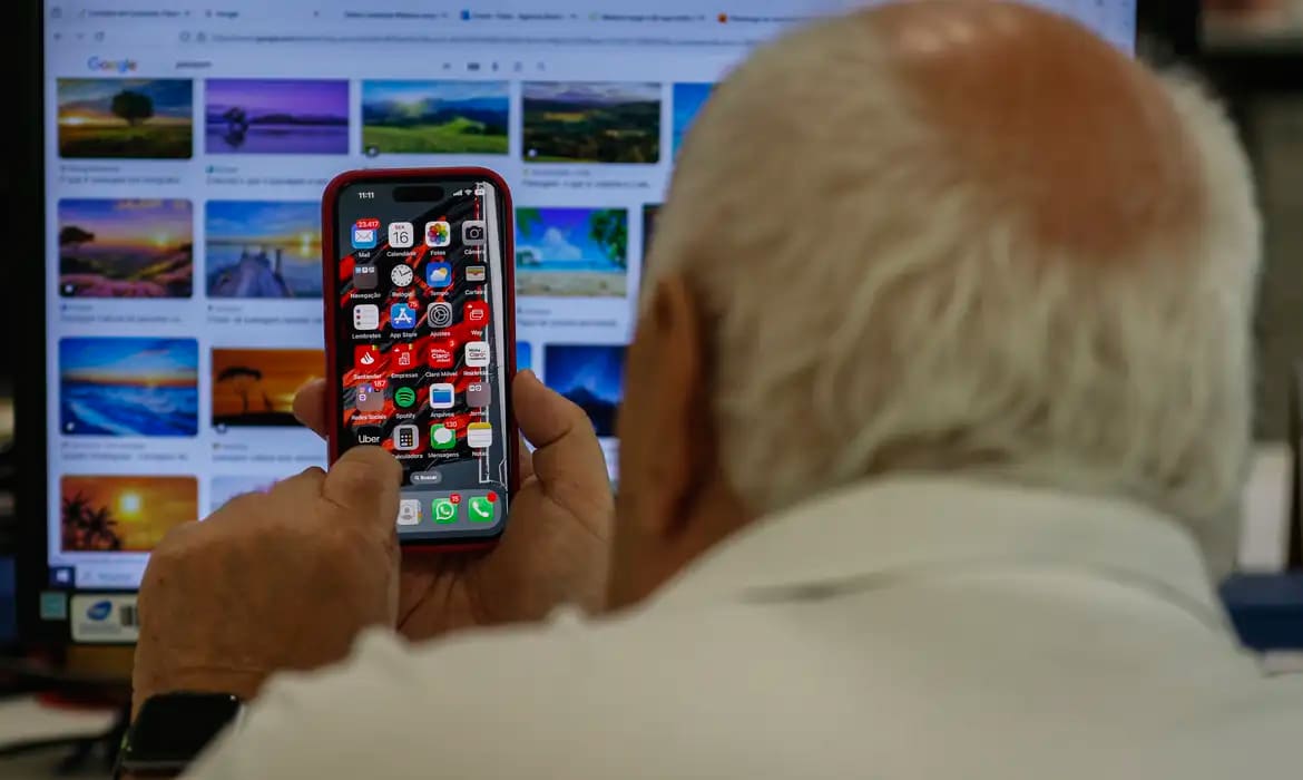 Conheça os golpes mais comuns contra aposentados. Imagem: Joédson Alves/ Agência Brasil