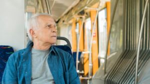 Passo a passo para solicitar o cartão de ônibus para idosos com 60 anos!