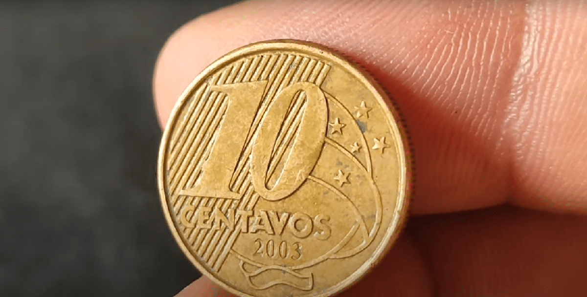 Entenda o que torna a moeda PPPP de 10 centavos de 2003 uma peça cobiçada e como encontrar esse erro raro.
