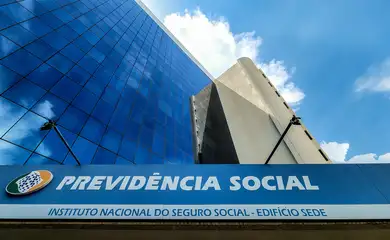 A Força-Tarefa ajuda beneficiários a retomarem seus benefícios. Imagem: Agência Brasil