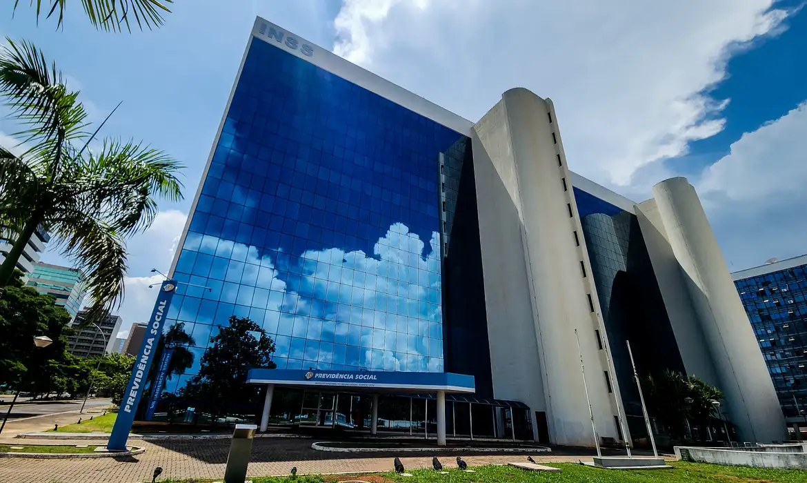 Senado aprova mudança significativa na aposentadoria permanente. Imagem: Agência Brasil