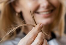 A herança genética pode influenciar a maneira como seu cabelo reage à menopausa. Imagem: Freepik