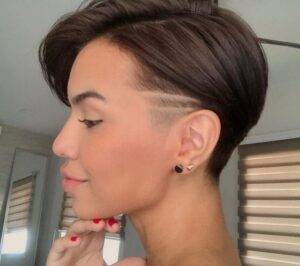 Undercut feminino.