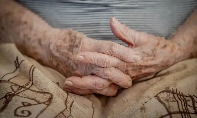 Sonolência diurna em idosos: Sinal de alerta ou apenas cansaço?