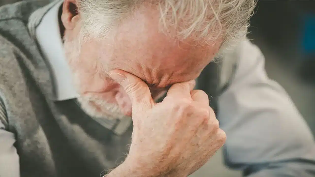 Sonolência diurna em idosos: Sinal de alerta ou apenas cansaço?