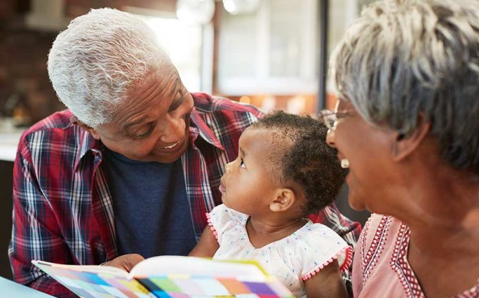 Inspire-se: veja dicas de lindas mensagens para enviar para filhos e netos