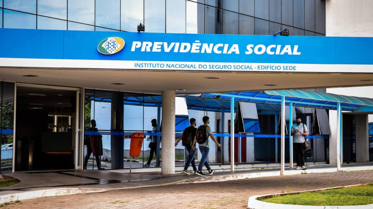 Lula vai cortar o INSS de 800 mil idosos? Veja o que está por trás dessa afirmação