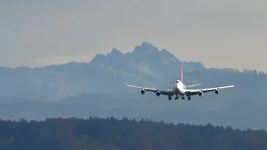 Imagem de um avião decolando