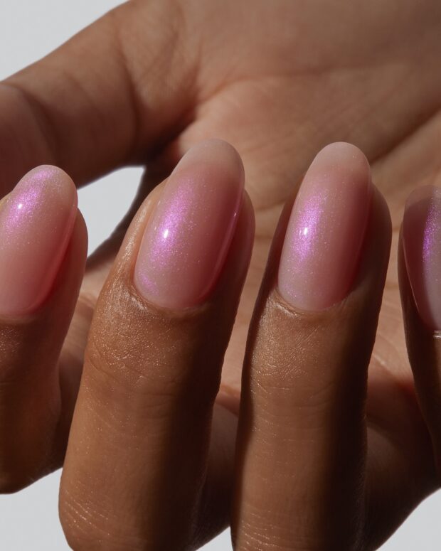 Esmalte da cor Rosa-Cintilante, uma das cores tendência desse verão 