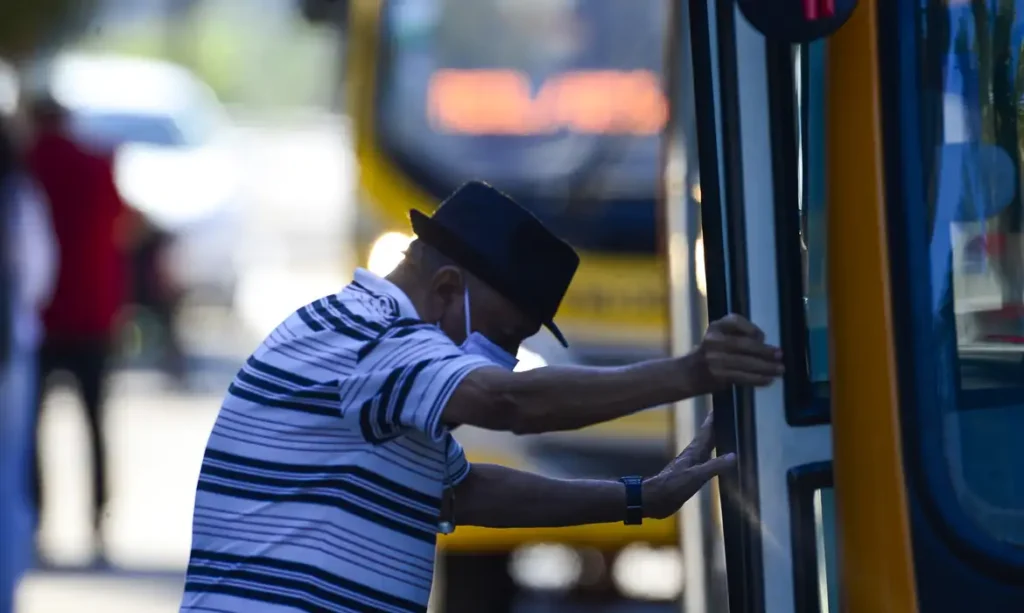 transporte público para idoso