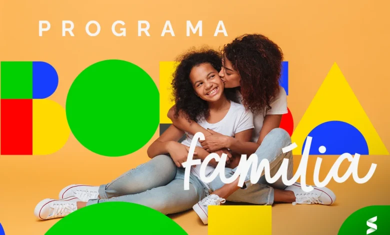 Mãe e filha sorrindo em um ambiente colorido, representando o apoio do programa Bolsa Família