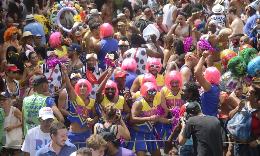 FOLIA: Veja dicas de mensagens prontas para desejar um bom feriado