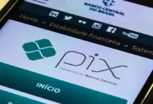 Tela de smartphone exibindo o sistema de pagamento Pix do Banco Central do Brasil.