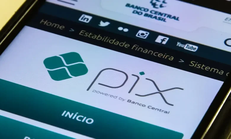 Tela de smartphone exibindo o sistema de pagamento Pix do Banco Central do Brasil.