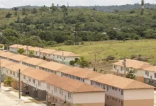 Imagem do conjunto habitacional do programa Minha Casa Minha Vida 2025 em área rural.