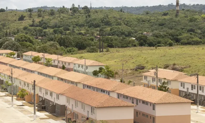 Imagem do conjunto habitacional do programa Minha Casa Minha Vida 2025 em área rural.