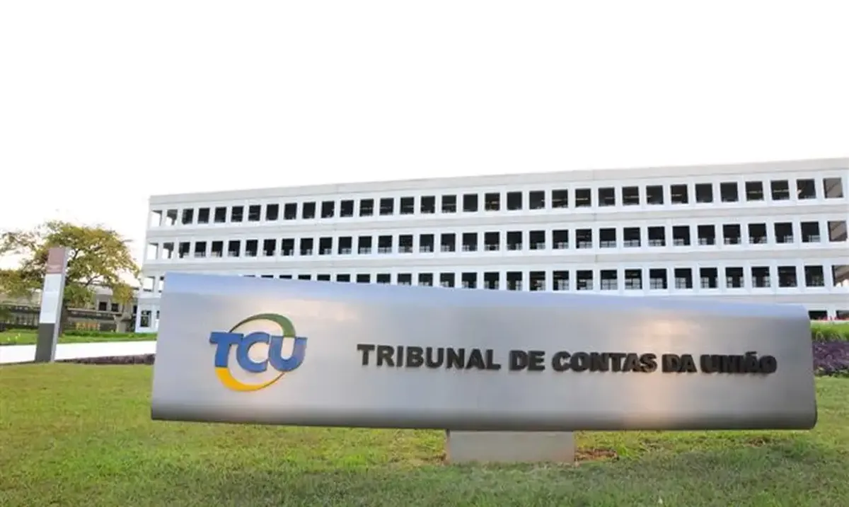 Fachada do edifício do Tribunal de Contas da União, localizado em Brasília.