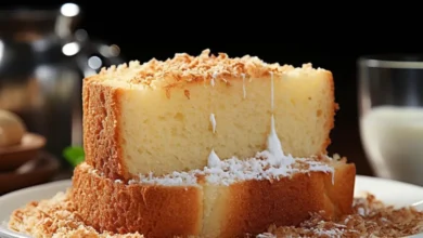 Imagem de um bolo de coco fofinho, ideal para um lanche da tarde delicioso e simples de fazer.