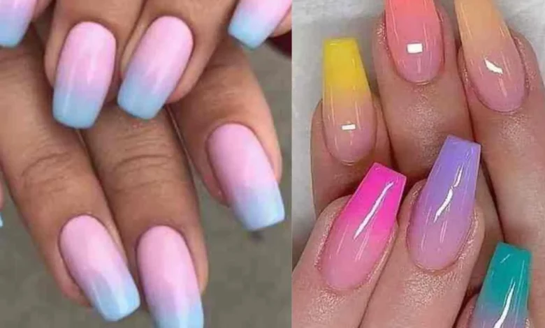 Unhas degradê em diferentes cores, criando um efeito suave e colorido