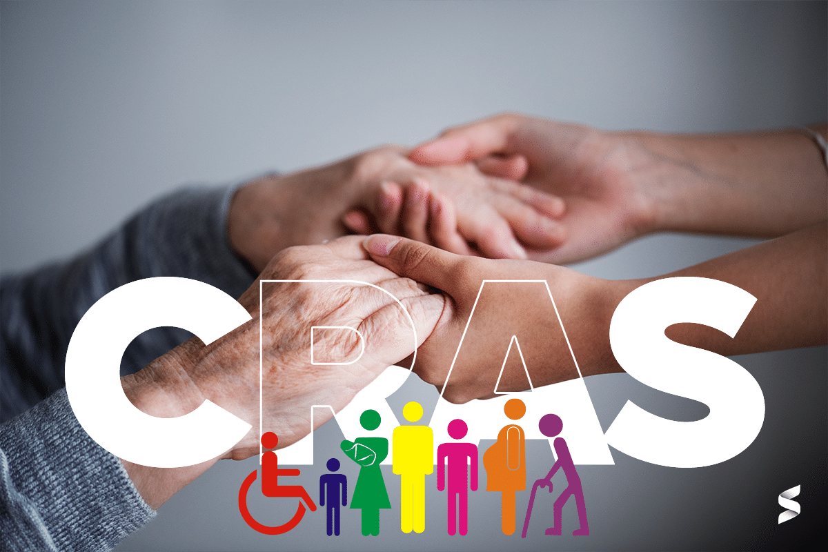 Imagem representativa das visitas do CRAS às famílias unipessoais do Bolsa Família, com mãos de diferentes idades e gêneros unidas, acompanhadas de ícones ilustrativos sobre inclusão social.