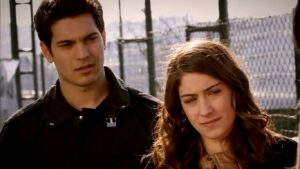 Cena de 'O Segredo de Feriha', com os protagonistas da novela turca em destaque, refletindo os conflitos e a história de amor da trama.