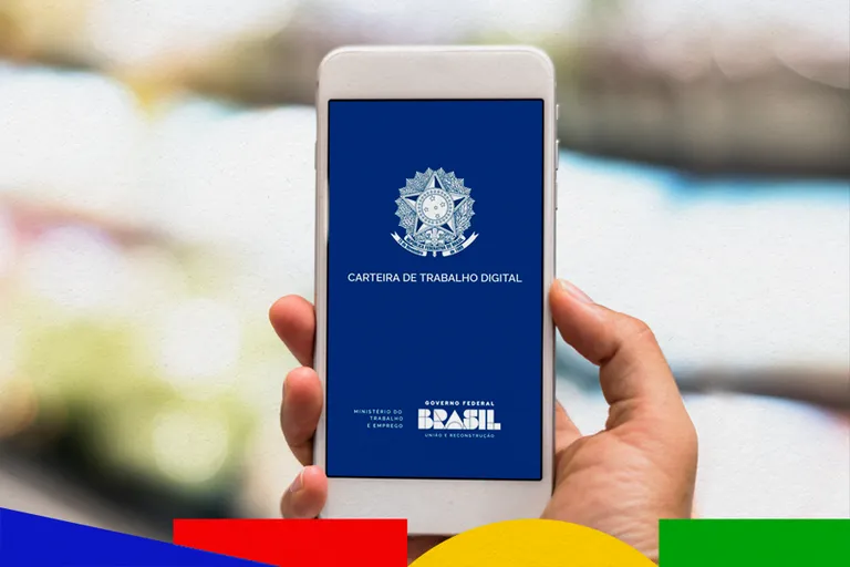 Imagem de um smartphone exibindo a Carteira de Trabalho Digital do Brasil, representando acessibilidade e modernização no mercado de trabalho.