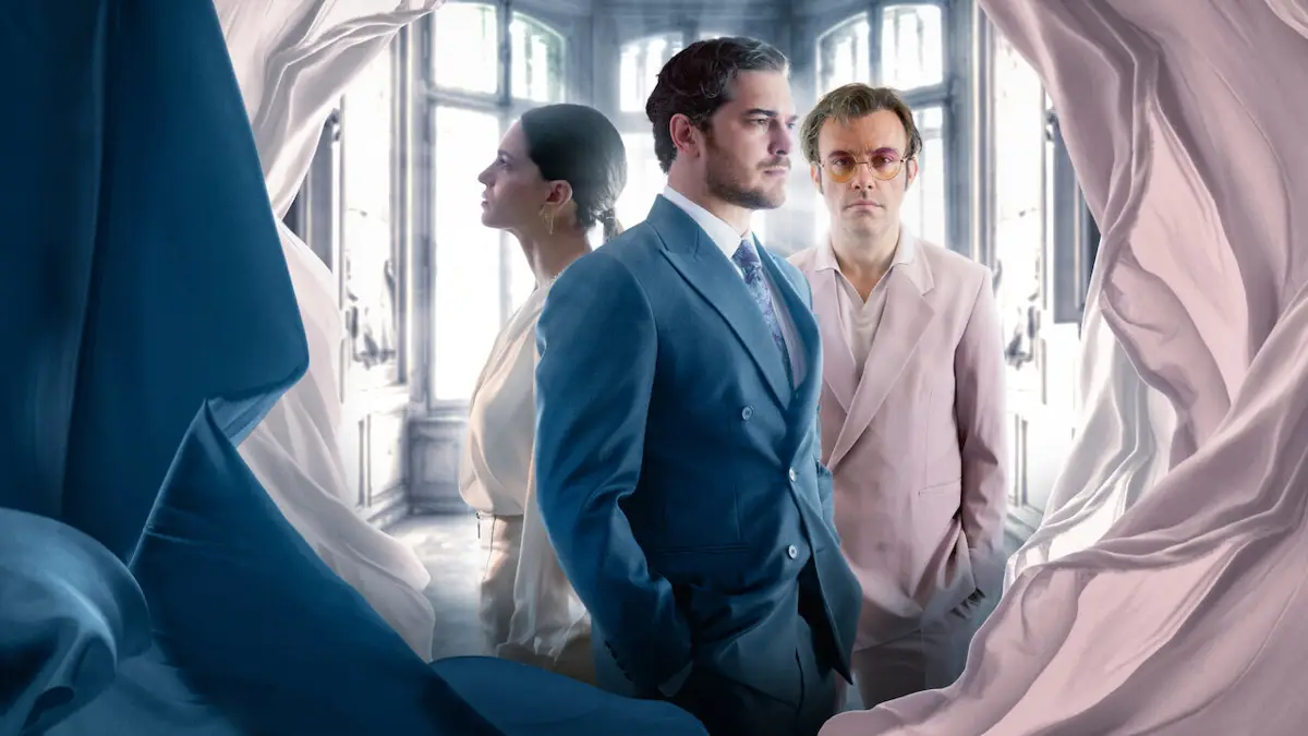 Cena de uma novela turca com três personagens principais, destacando os enredos envolventes e as relações emocionantes da trama.