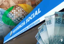 Sede do INSS com notas de 100 reais ilustrando reclamações sobre descontos indevidos nos benefícios