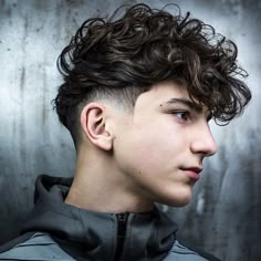 Low Fade com Cabelo Cacheado