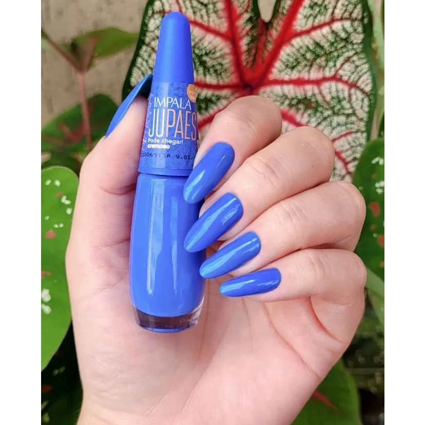Esmalte Impala Azul Oceano, uma cor intensa e sofisticada que traz profundidade e elegância às unhas