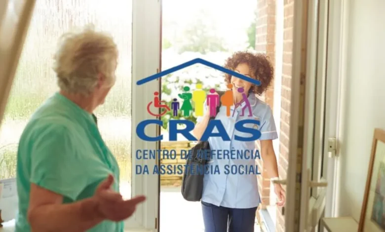 Visita de assistente social do CRAS a família unipessoal, com foco em inclusão social e apoio familiar
