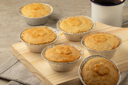 Empadinhas de fubá e polvilho sem glúten, fresquinhas e perfeitas para qualquer momento