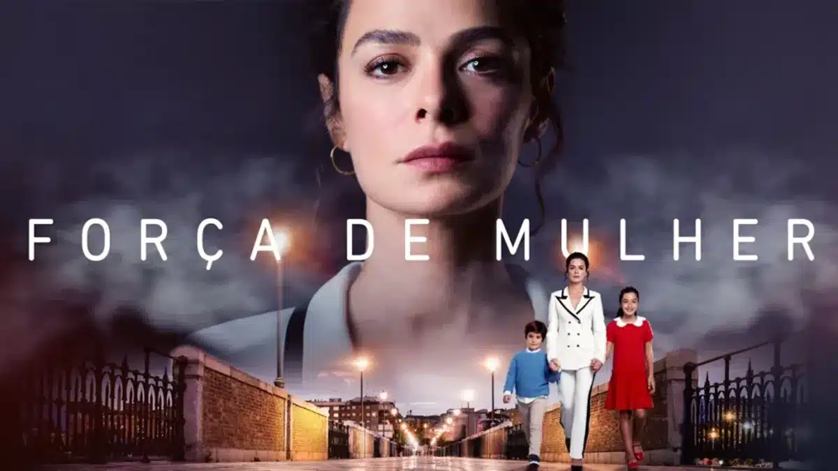 Capa da novela turca Força de Mulher, com protagonista ao lado de seus filhos