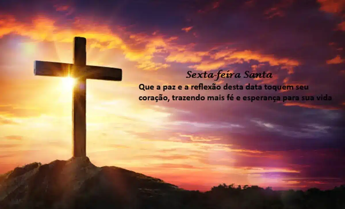 Cruz iluminada ao entardecer, simbolizando reflexão e fé na Sexta-feira Santa